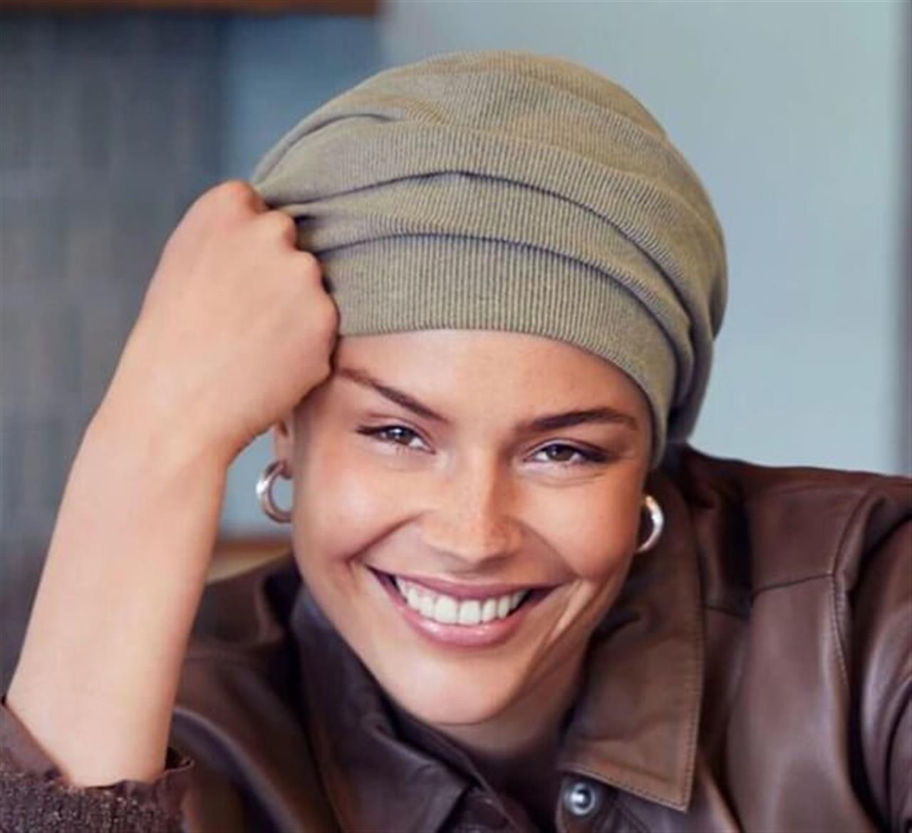 Hovedbeklædning hjælper kræftramte kvinder, som mister håret