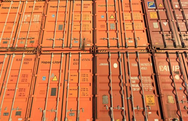 DC-Supply har 8 fods container og toiletcontainer